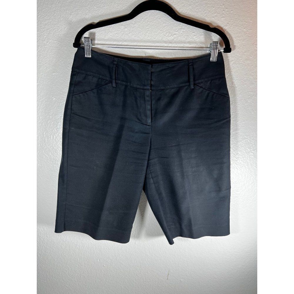 Dana Buchman Signature Longer Shorts. Blue. Size 6